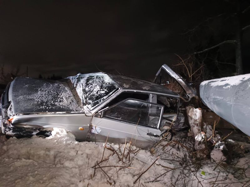 Ночью в Костино молодой водитель вылетел с дороги