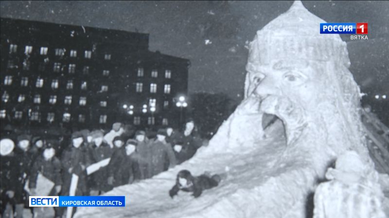 В Кирове открылась выставка архивных документов о новогоднем оформлении Театральной площади в разные годы