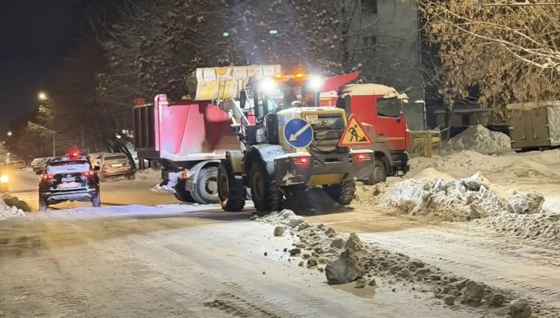 Кировчан просят убрать автомобили, чтобы не мешать уборке улиц от снега