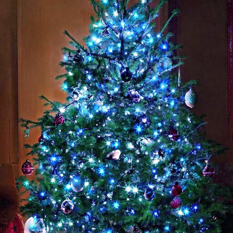 Спать с включенной гирляндой опасно для зрения