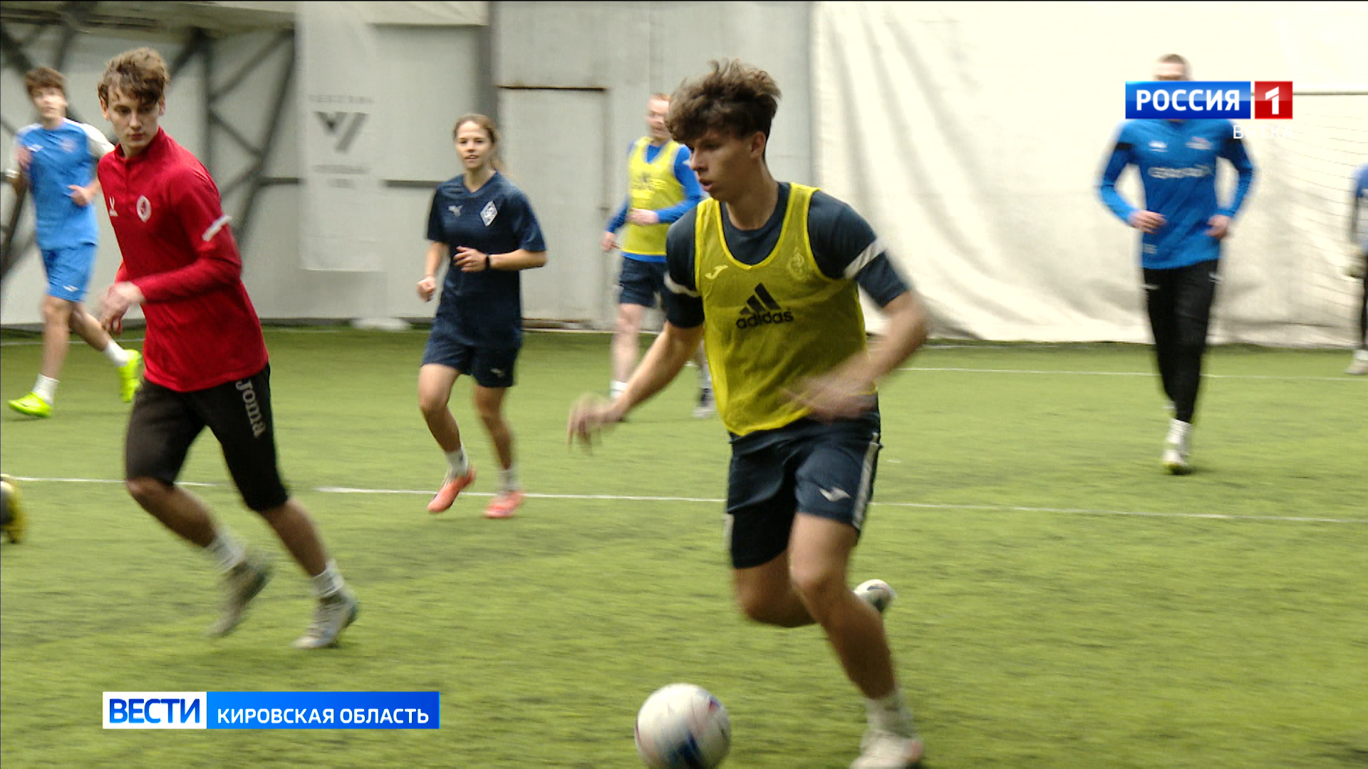 В Кирове состоялся ежегодный матч звёзд кировского футбола