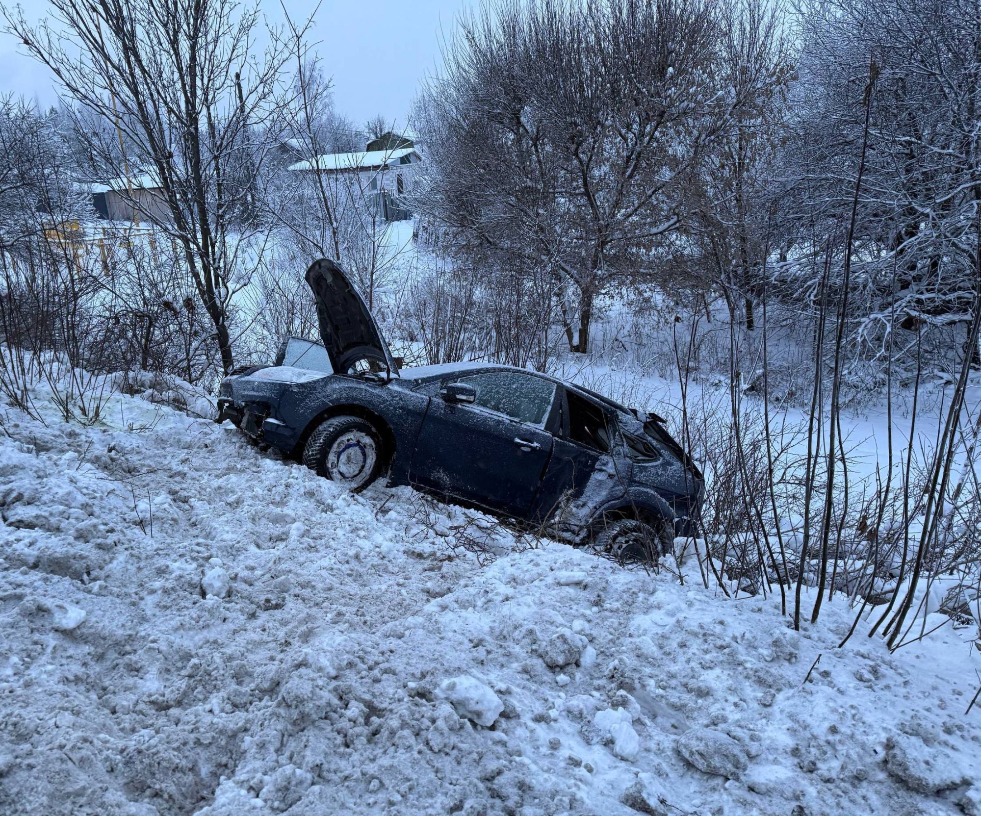 Автоинспекторы проводят проверку по факту ДТП на улице Дзержинского в Кирове