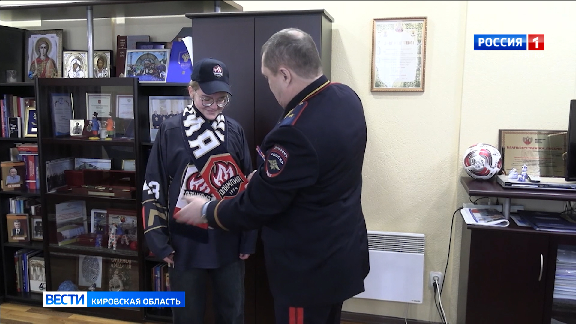 Глава кировской полиции Константин Селянин исполнил желание девочки в рамках акции «Ёлка желаний»