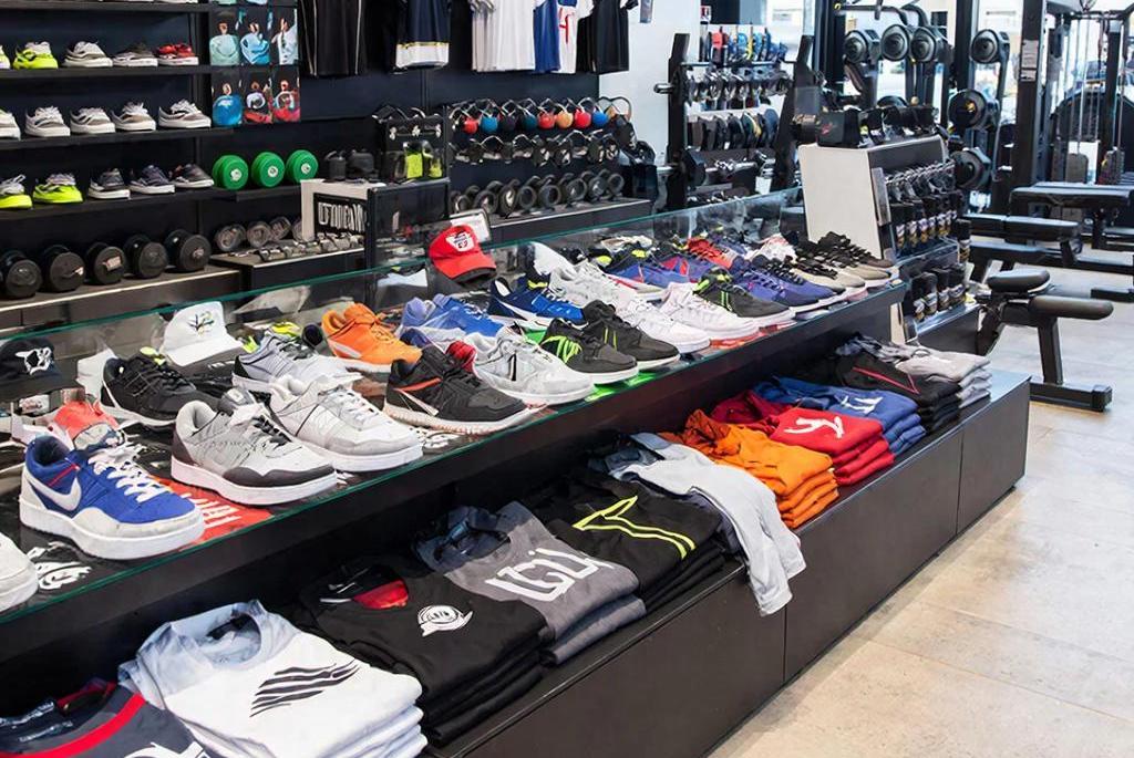 Посетительница в два захода похитила одежду из спортивного магазина в Кирове на 40 тысяч рублей