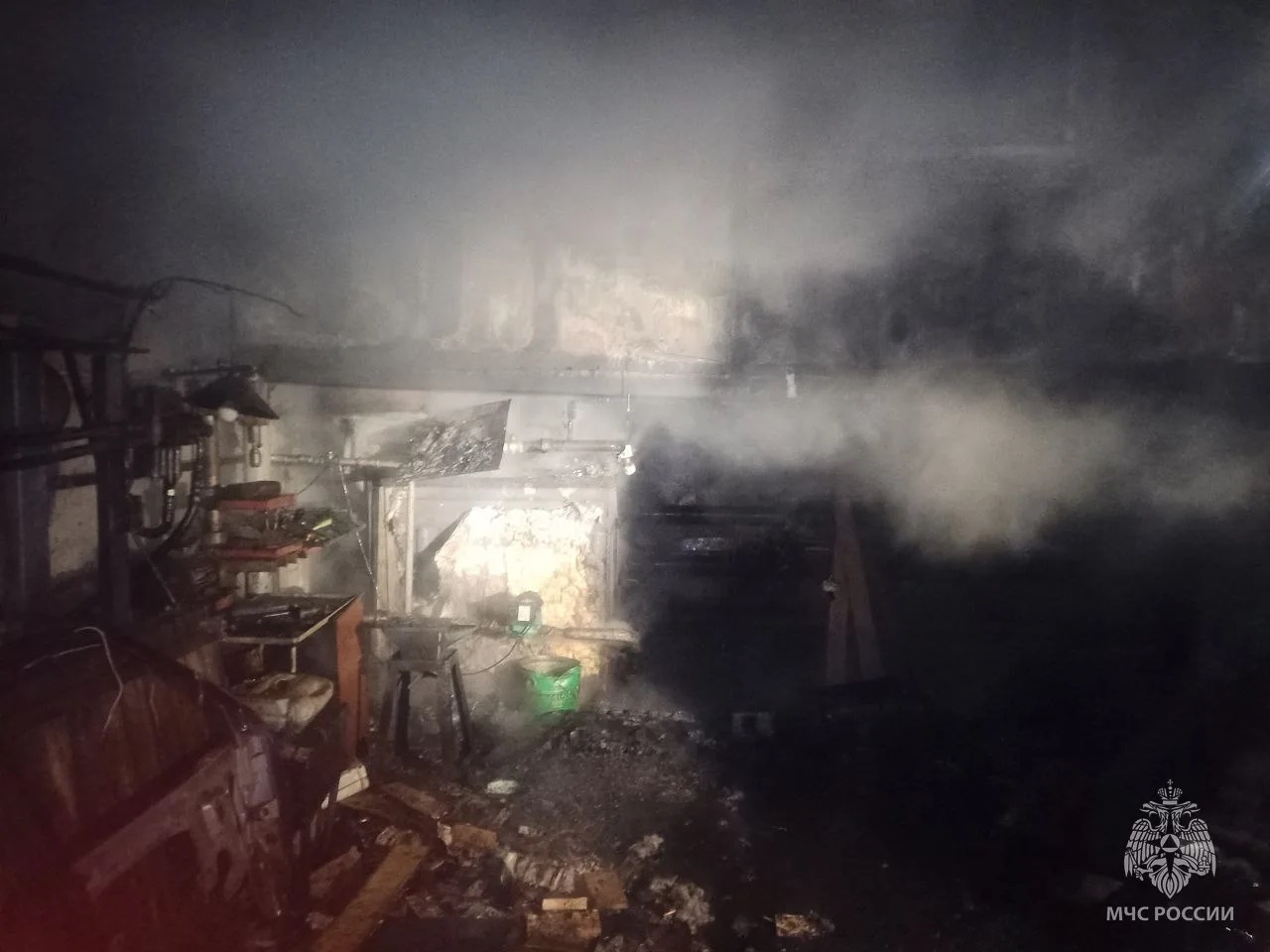 В Слободском произошел пожар в автосервисе