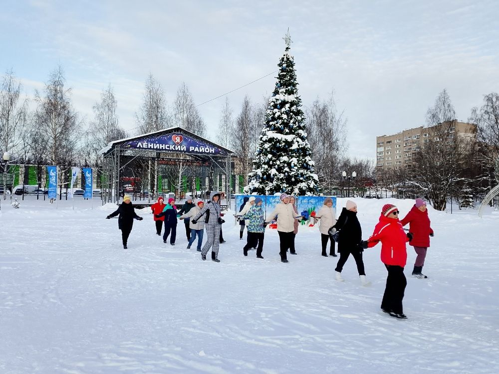 В Кочуровском парке проходят бесплатные тренировки по северной ходьбе