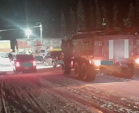 В Подосиновском районе ВАЗ столкнулся с грузовым поездом: есть погибший