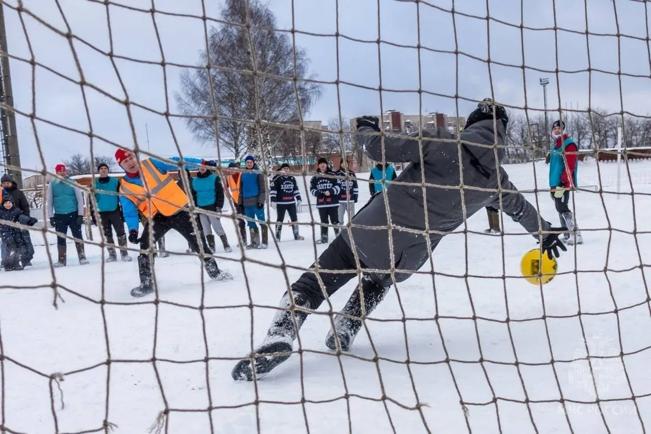 В Кирове прошёл новогодний турнир по валенкоболу