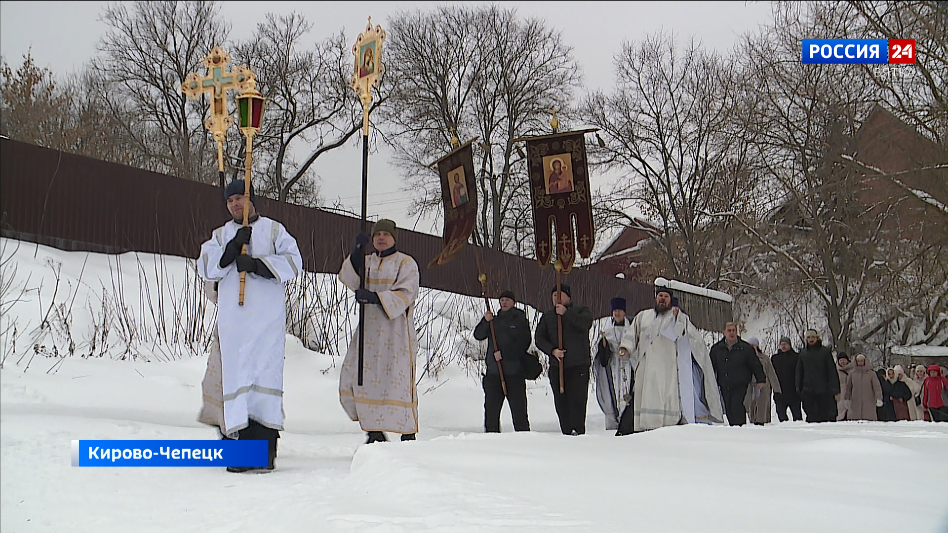 Крещение Господне в Кирово-Чепецке: верующие прошли крестным ходом и окунулись в освящённую иордань