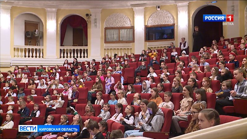 Кировчанам напоминают о переоформлении «Пушкинской карты»