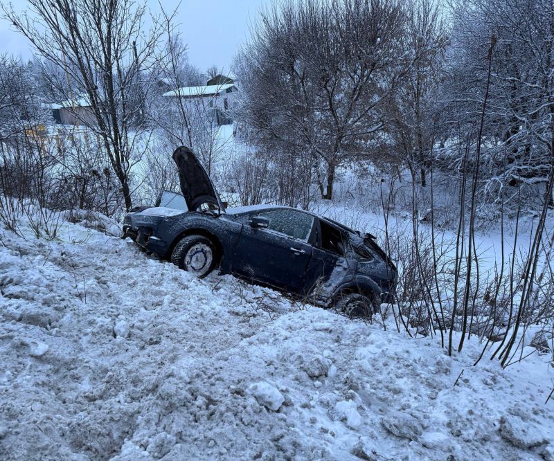 Автоинспекторы проводят проверку по факту ДТП на улице Дзержинского в Кирове