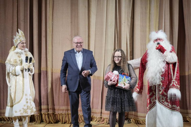 Более 500 детей стали участниками Губернаторской ёлки