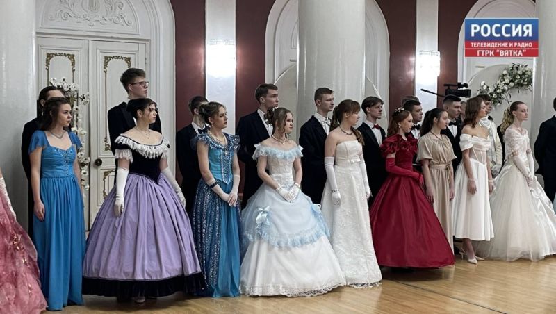 В Кирове состоялся бал, посвященный 200-летию со дня рождения М.Е. Салтыкова–Щедрина