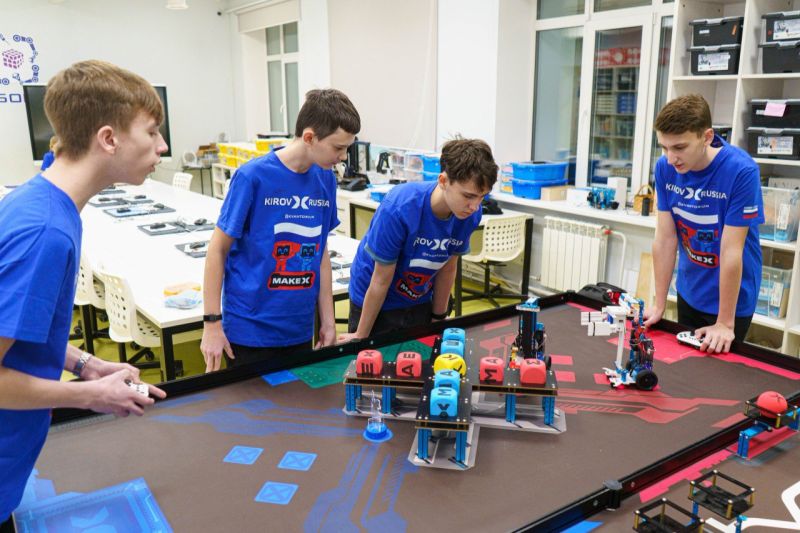 Кировские школьники представят Россию на международных соревнованиях по робототехнике MakeX в Китае
