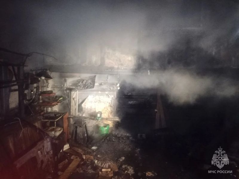 В Слободском произошел пожар в автосервисе