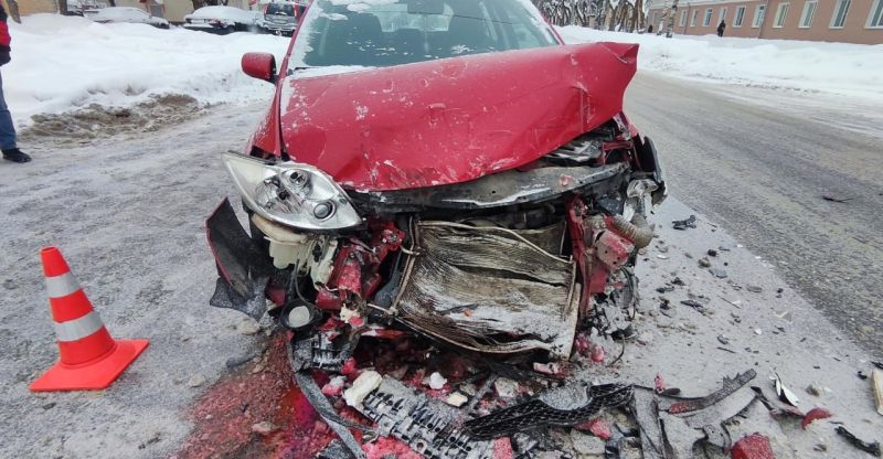 В Кирове в ДТП с КАМАЗом пострадала 8-летняя девочка