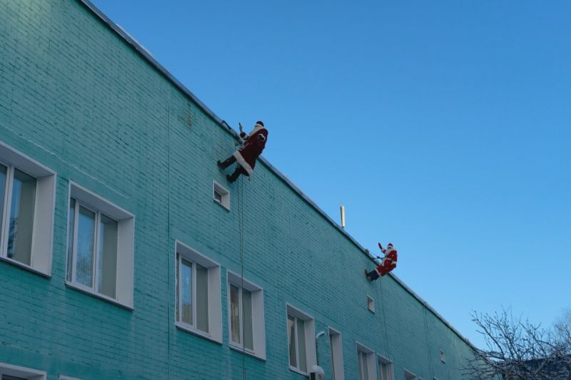 В новогодние каникулы волонтеры создавали праздничное настроение для кировчан