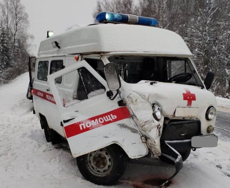 В Оричевском районе в ДТП пострадали фельдшер и пассажир скорой помощи