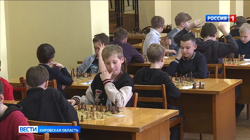 Юные шахматисты Кирова начали год с первенства города
