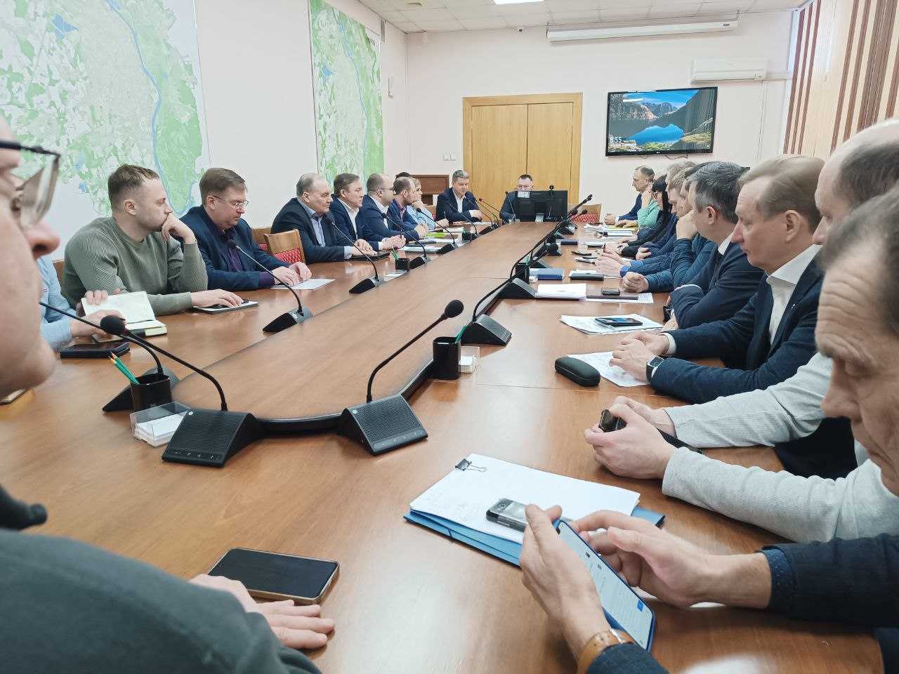 Кировским подрядчикам поручено подготовиться к снежным и теплым выходным