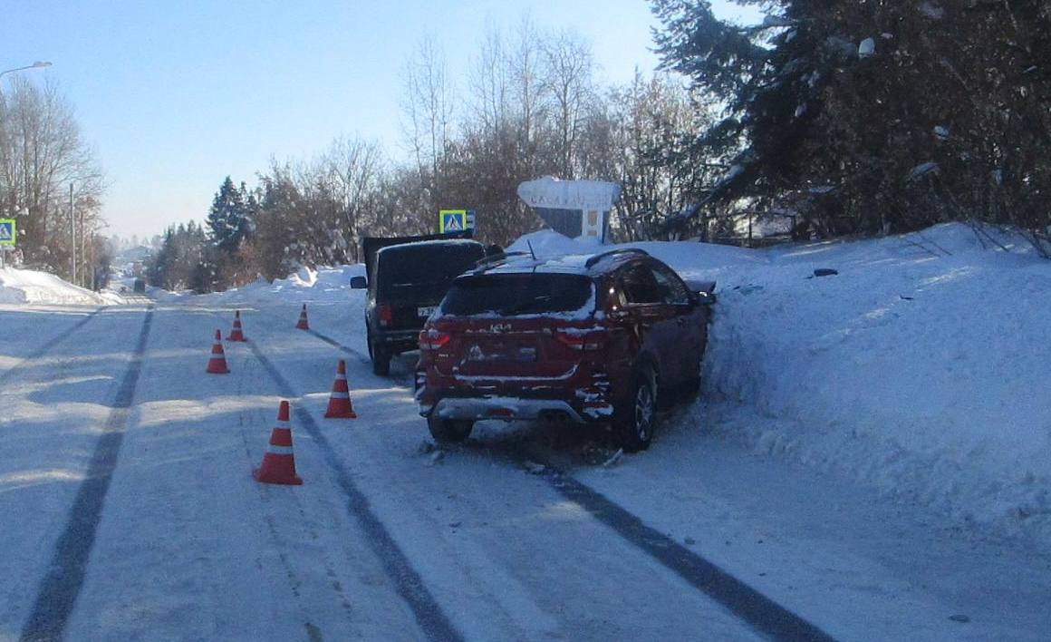 В Слободском столкнулись ВАЗ-2121 и «Киа Рио»: есть пострадавшие