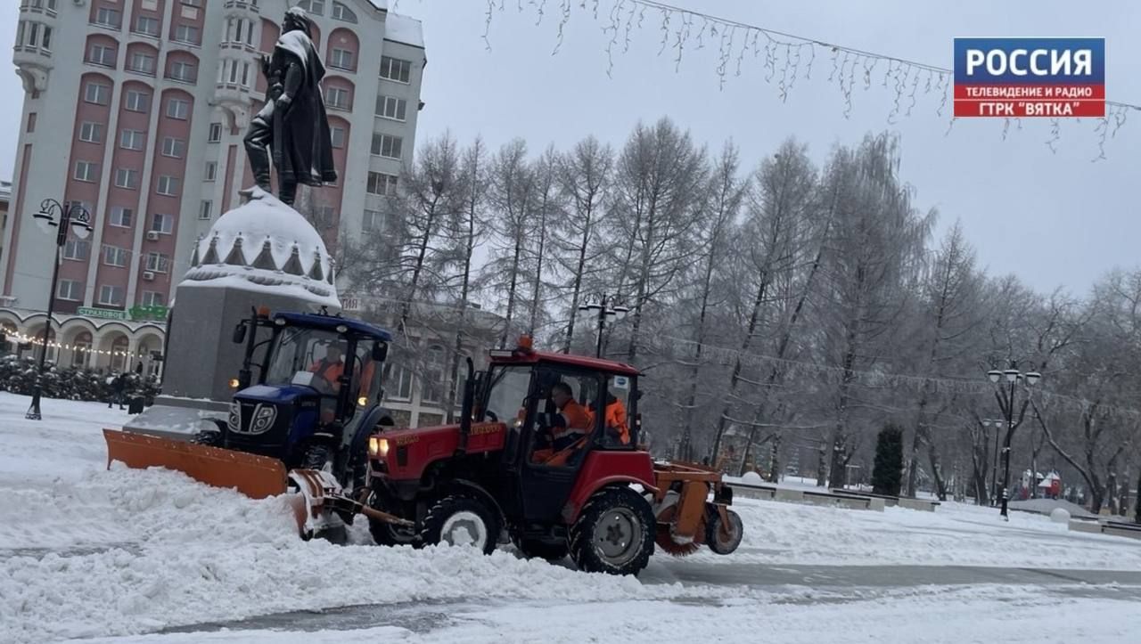 С улиц Кирова вывезли более 11 тыс. кубометров снега