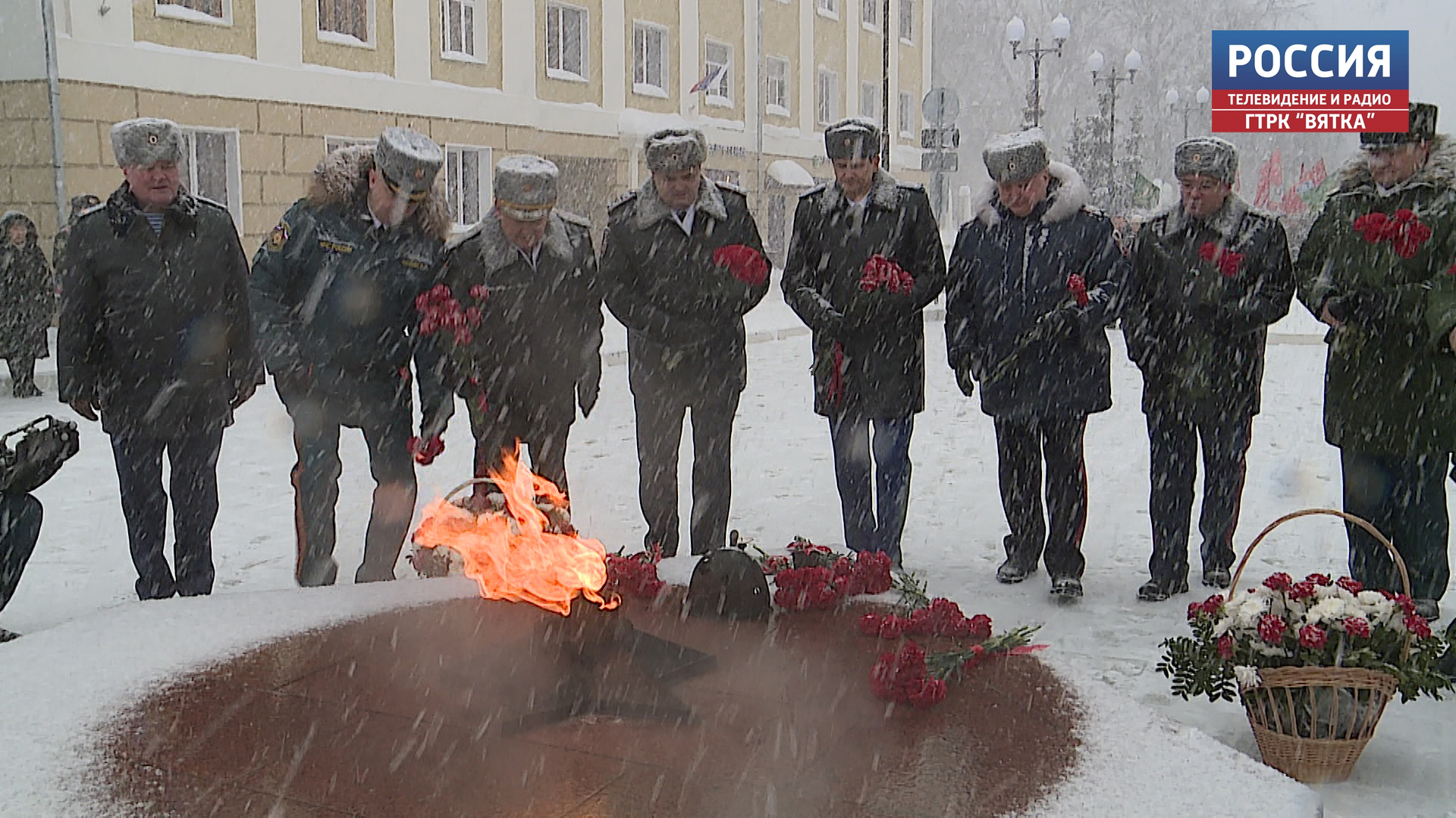 В Кирове прошла церемония возложения цветов к Вечному огню