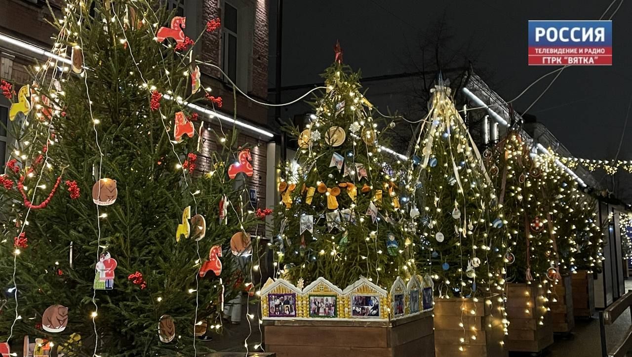 До 28 февраля планируют полностью демонтировать новогоднее оформление на Спасской