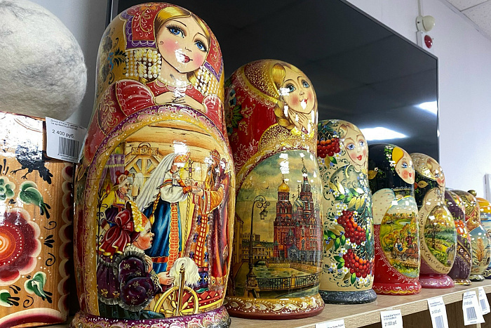 В Нолинске создали набор матрёшек по сюжету «Сказки о царе Салтане»