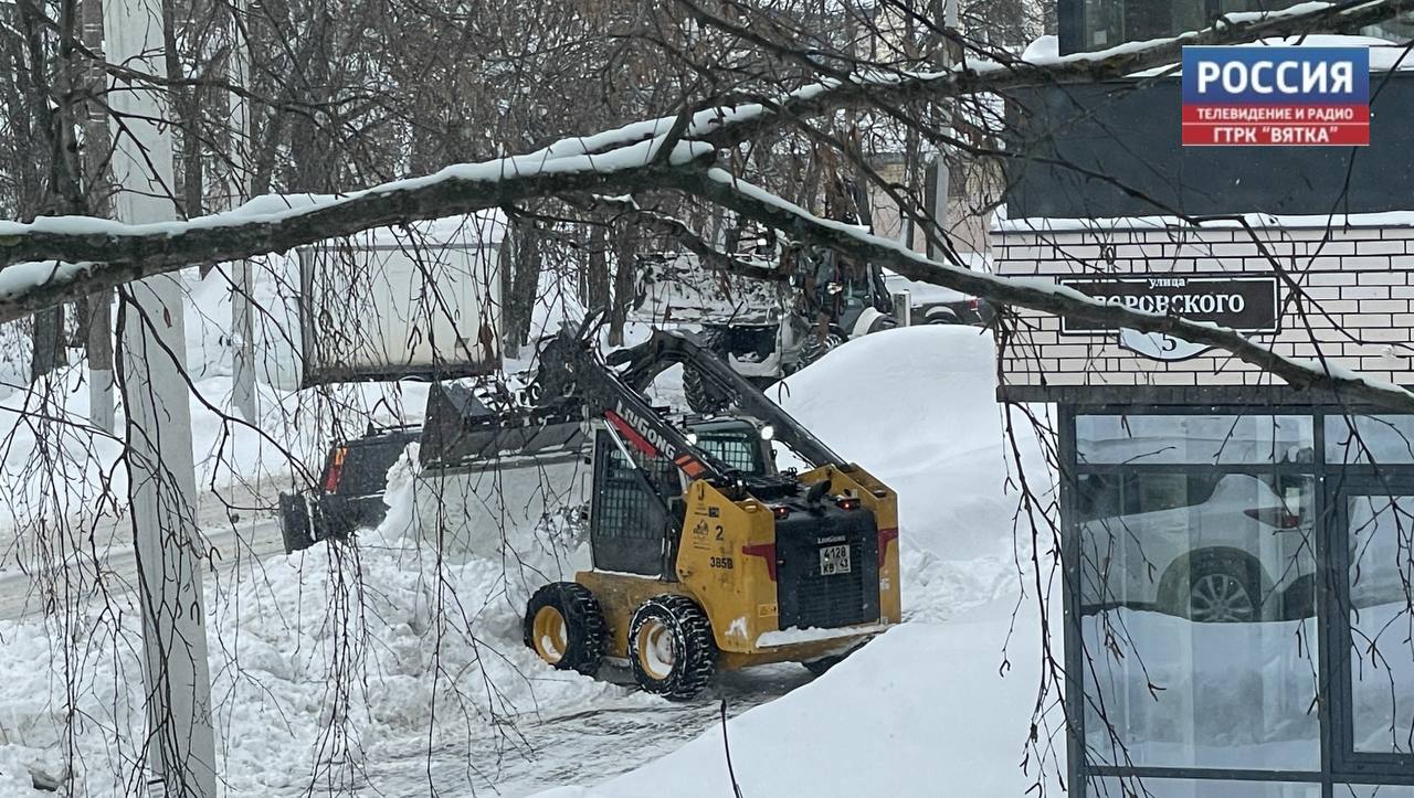 Благодаря региональной субсидии в 20 районах Кировской области обновят дорожную технику