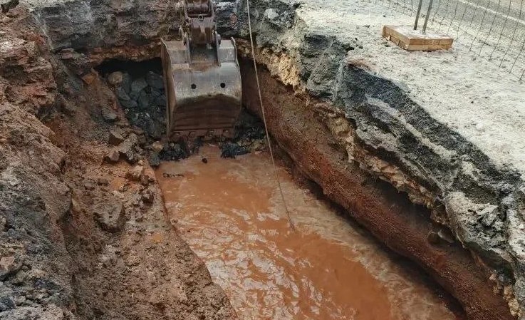 Дефект на сетях водоснабжения в районе Центрального рынка в Кирове устранен