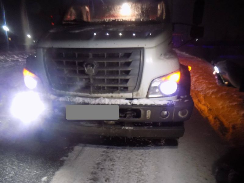 В Кировской области грузовик совершил наезд на женщину