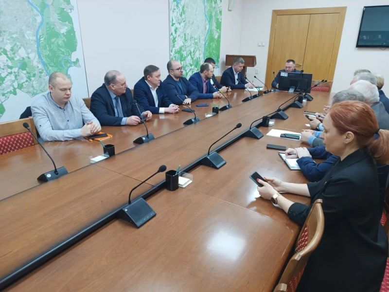 Дорожным службам в Кирове поручено в течение дня ликвидировать последствия снегопада