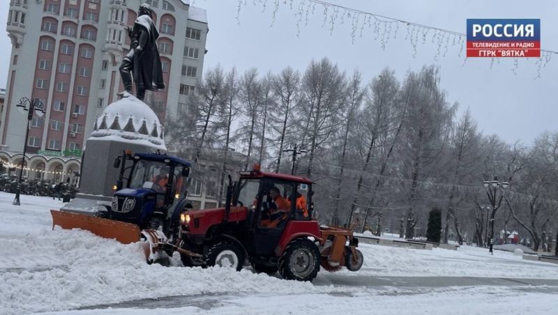 С улиц Кирова вывезли более 11 тыс. кубометров снега
