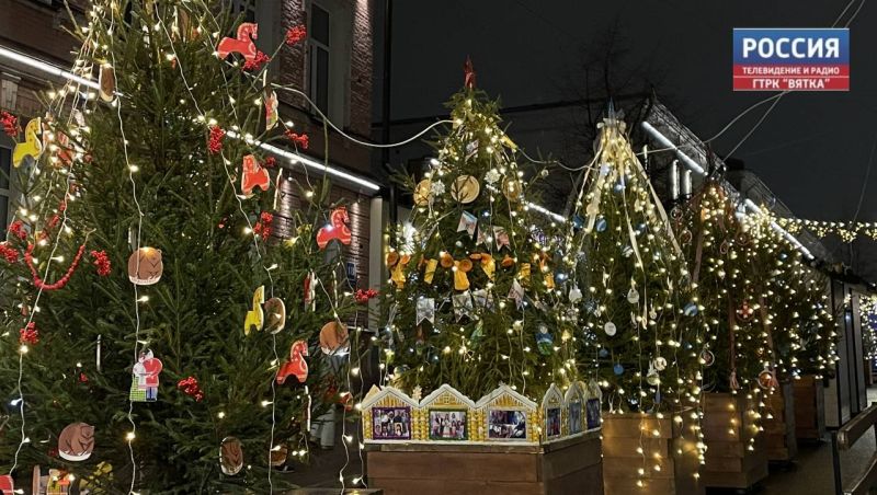 До 28 февраля планируют полностью демонтировать новогоднее оформление на Спасской