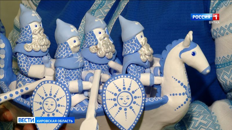 В библиотеке имени Александра Грина открылась выставка дворянской игрушки