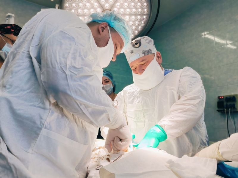 Главный онколог России провел операцию в Кирове