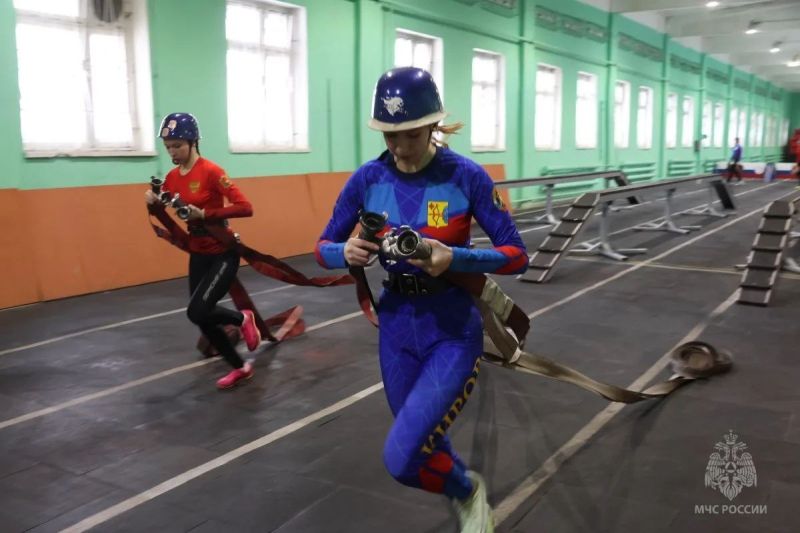 В Кирове стартовали межрегиональные соревнования по пожарно-спасательному спорту