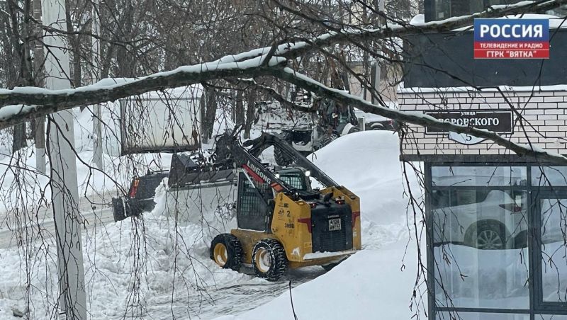 Благодаря региональной субсидии в 20 районах Кировской области обновят дорожную технику