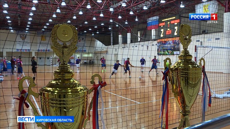 В День защитника Отечества в Кирове прошел межрегиональный Кубок Дружбы в память о легенде футбола Никите Симоняне