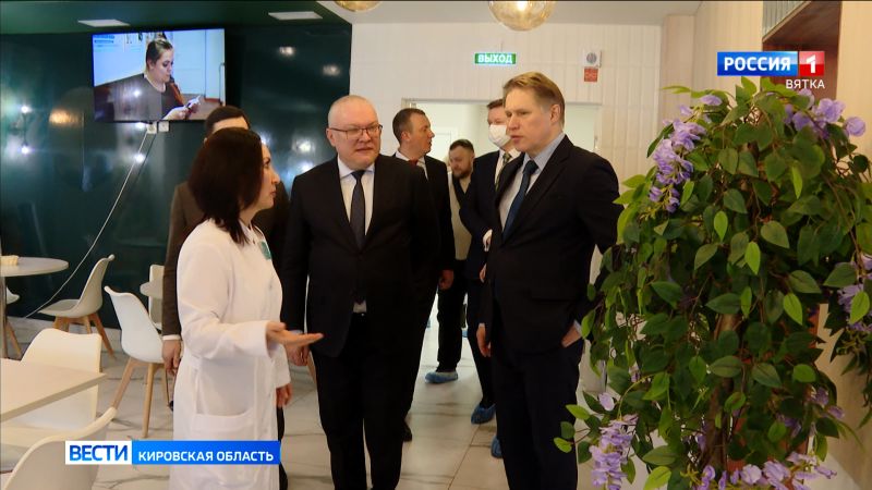 Министр здравоохранения России Михаил Мурашко посетил Центр реабилитации участников СВО в Митино