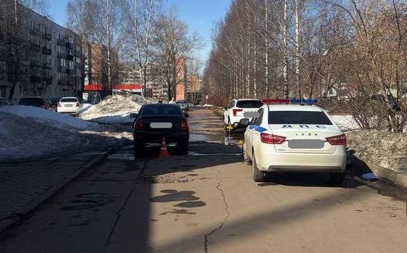 В Кирово-Чепецке водитель легковушки, сдавая назад, сбил 94-летнюю женщину