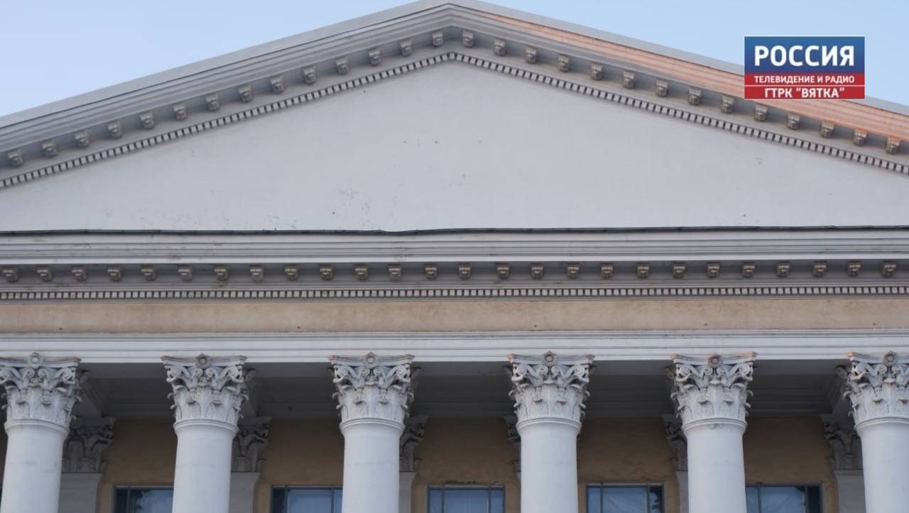 Губернатор Кировской области поздравил работников культуры с профессиональным праздником