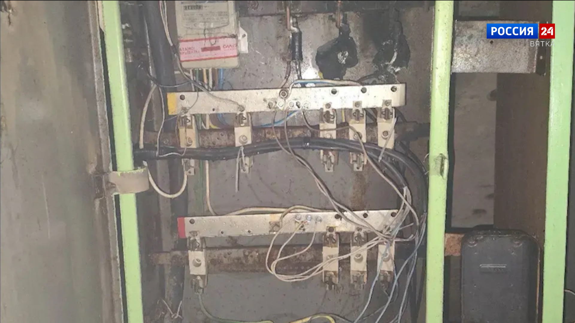 В аптеке города Нолинска произошло возгорание из-за схода снега с крыши здания