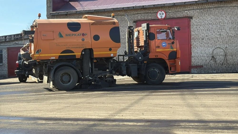 В Кирове готовят спецтехнику к летнему сезону