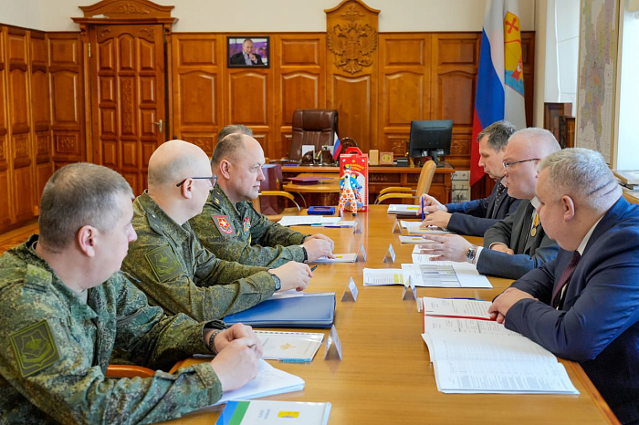 Александр Соколов встретился с врио командующего войсками Центрального военного округа