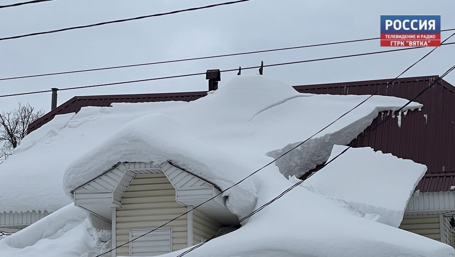 В Нолинском районе женщина погибла в результате схода снега с крыши