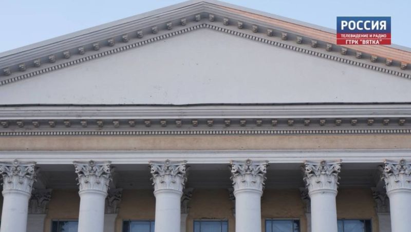 Губернатор Кировской области поздравил работников культуры с профессиональным праздником