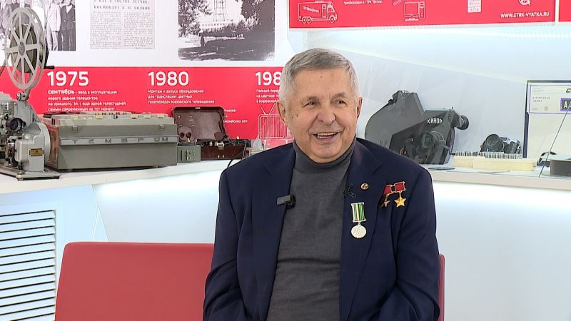 Губернатор Александр Соколов поздравил космонавта, Героя Советского Союза Виктора Савиных с днем рождения