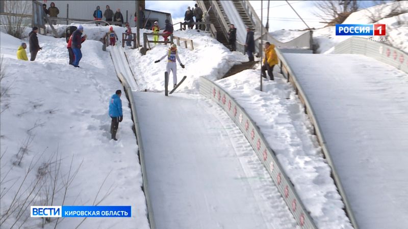 Кировские прыгуны с трамплина завершили сезон «Вятским турне»